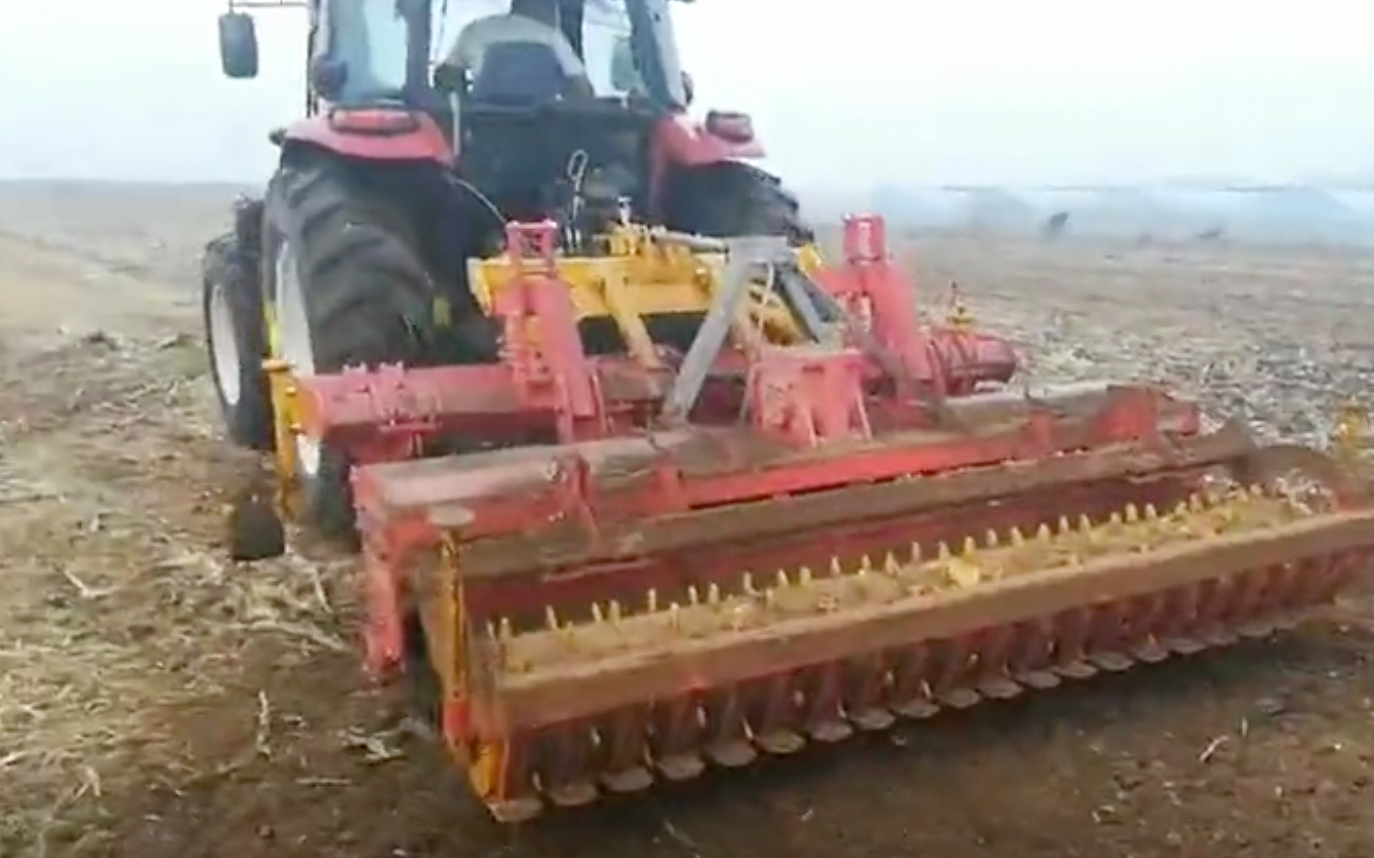 深松機(jī)，聯(lián)合耕整機(jī)作業(yè)視頻
